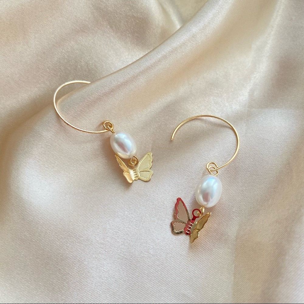 Butterfly Pearl Golden Hoop Earrings - Picture 11 of 12